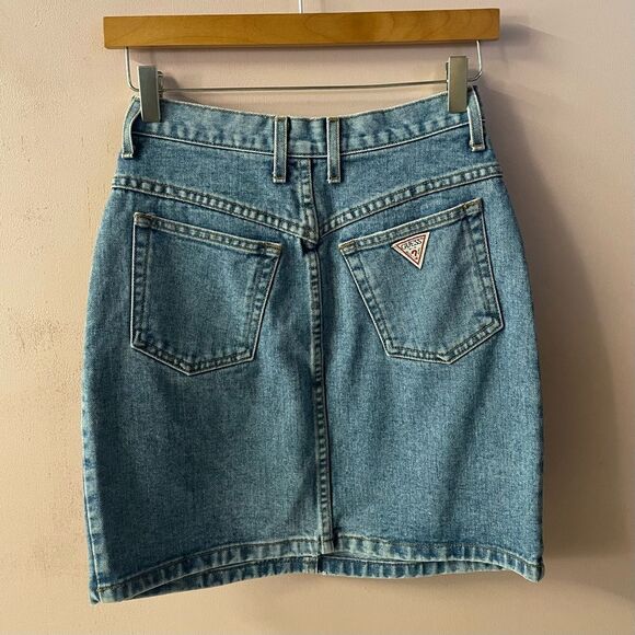 Vintage Guess Medium Wash Blue Denim Mini Skirt Size 28 26" Waist EUC - Picture 10 of 13
